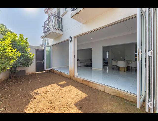 3 BEDROOM TOWNHOUSE FOR SALE IN BRYANSTON
